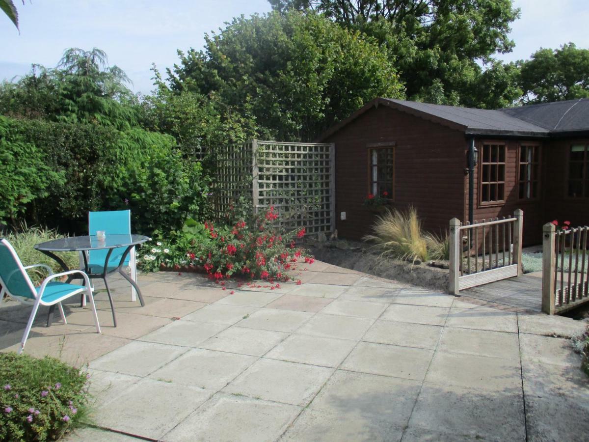 The Garden Lodge Llynclys Extérieur photo
